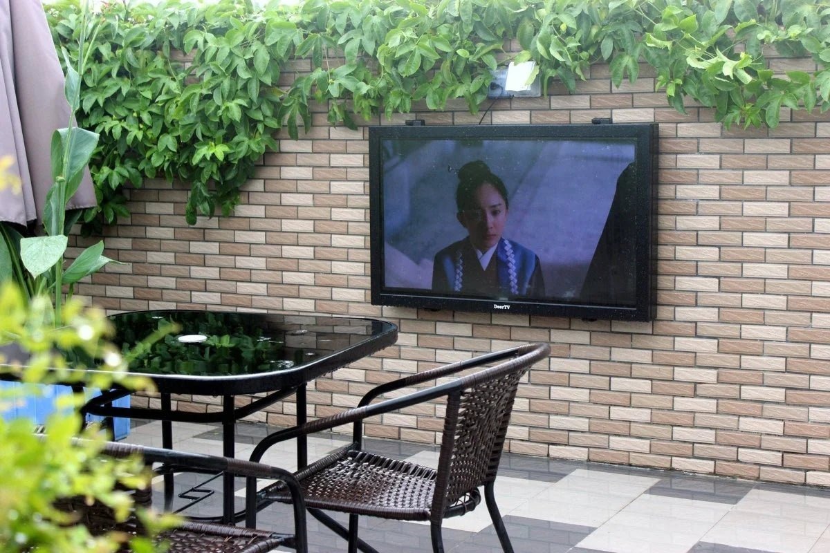 DeerTV Review: a Weatherproof Outdoor TV Enclosure